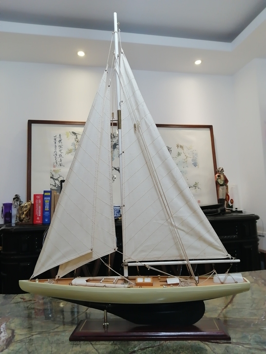 帆船模型,高90厘米,宽65厘米。一直放在...