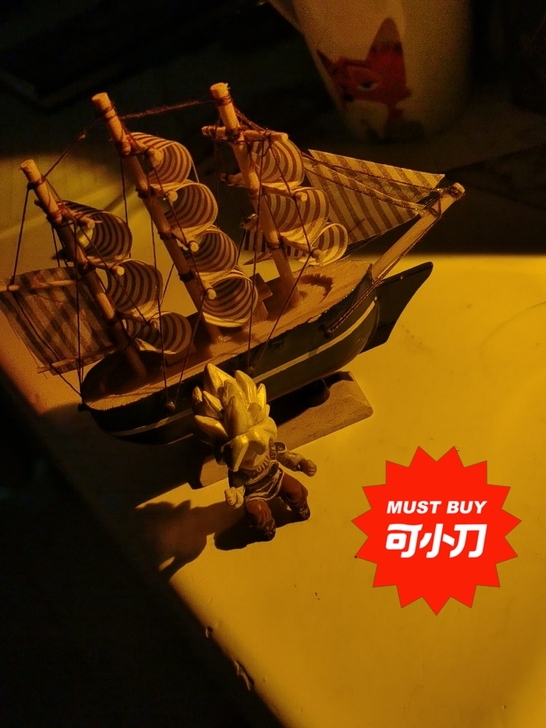 一个小帆船外加孙悟空超1小模型
