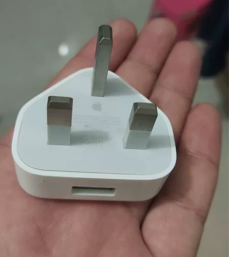 英标，iPhone6s美版充电头，原装。未...