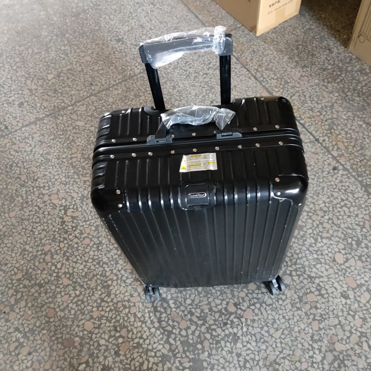 微瑕24寸黑色镜面带膜铝框箱旅行箱拉杆箱行...
