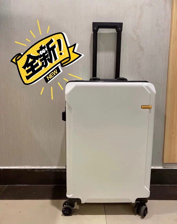 低价出几个26寸袋鼠铝框拉杆箱带充电口28...