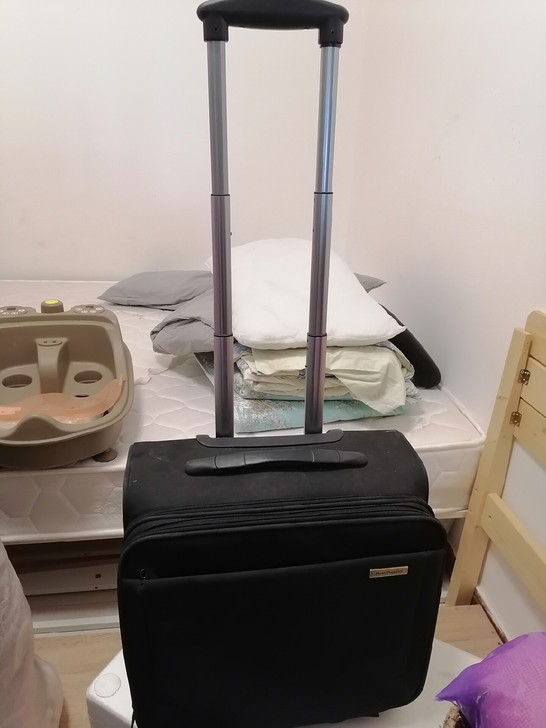 搬家了好几个拉杆箱没用上吃灰，转给需要的人...