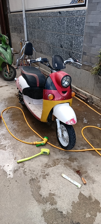 台铃电动车60v的,新换的超威电池有牌无证...