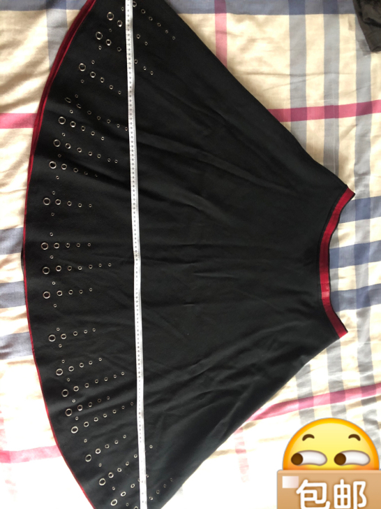 适合冬天穿的黑色大摆裙。