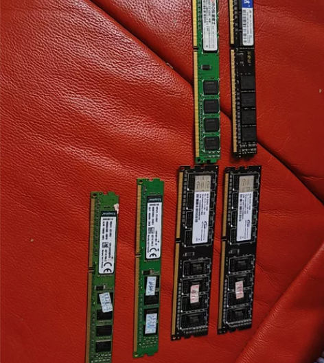 六根内存条,五个4g的,一个两g的 ddr...