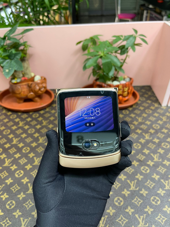 摩托罗拉Razr 5G 刀锋折叠屏手机 国...