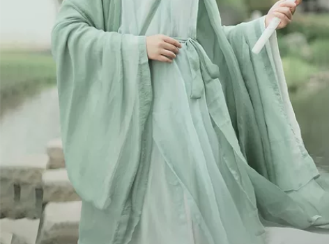 魏晋风汉服打底,里面那件白色长袍打底,适合...