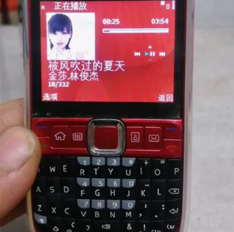 诺基亚E63。一机一电一充电线。红色带wi...
