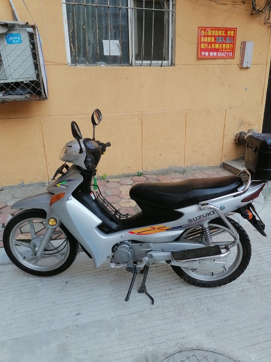 铃木110摩托车,手续齐全,检至2021年...