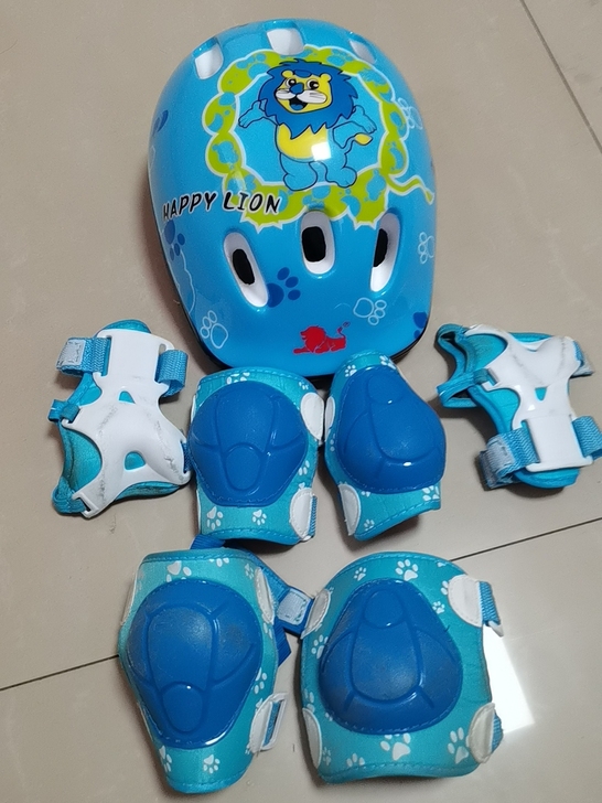轮滑鞋