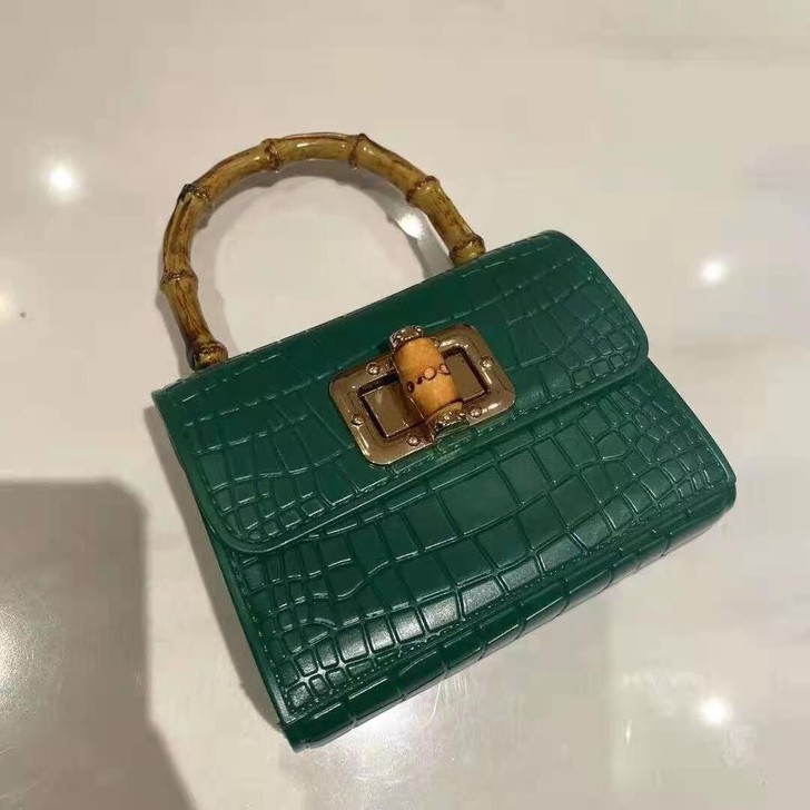 全新绿色迷你小包包，送一个戒指，拍下不退不...