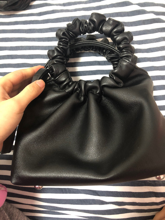 在店里买的 背过两次 几乎全新