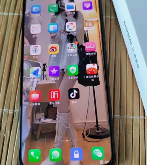 小米11青春版，基本全新，很少使用，充电器...