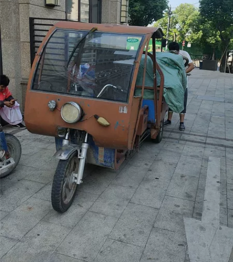 转让大功率72伏水电瓶三轮车，送备胎新充电...