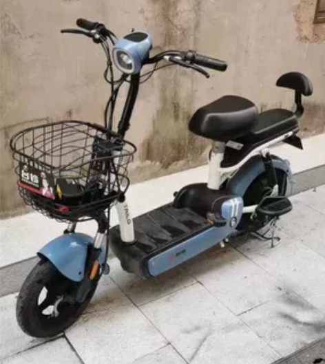 证件齐全，九成新二手品牌电动车，雅迪爱玛台...