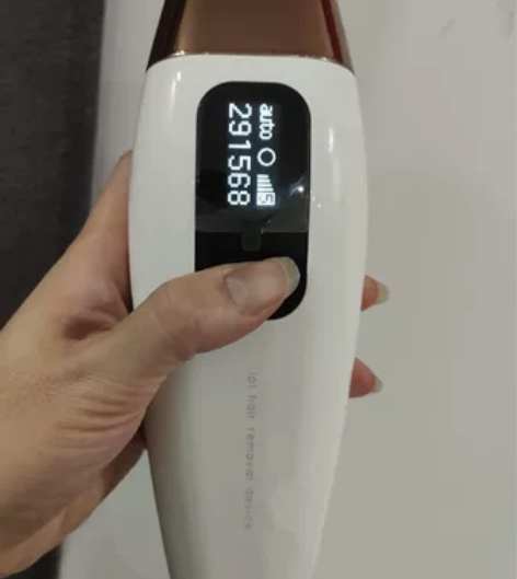 完美日记脱毛仪 2020年买的,用的比较少...