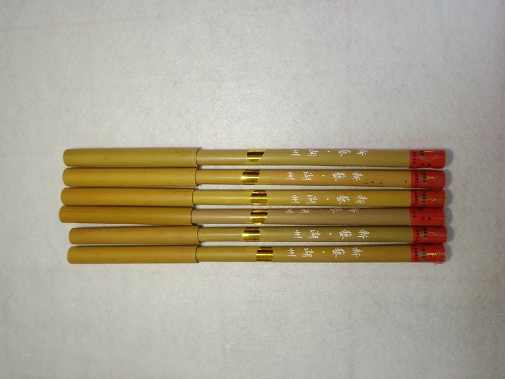 湖州老款式毛笔,顶纯紫毫,物有所值很好用的...