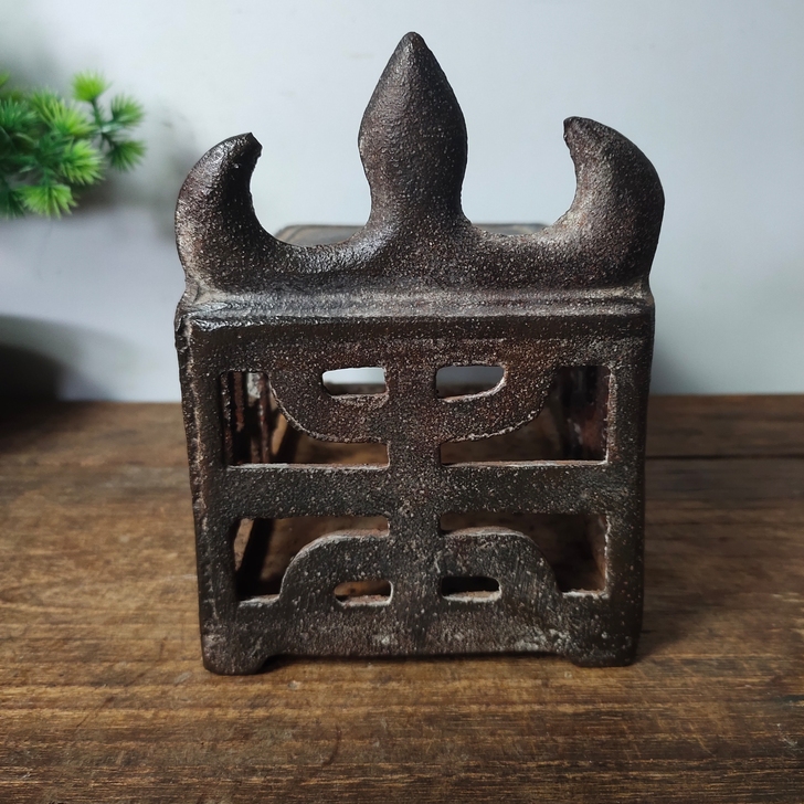 精铁万寿字毛笔架，品相如图完整整的，可以正...