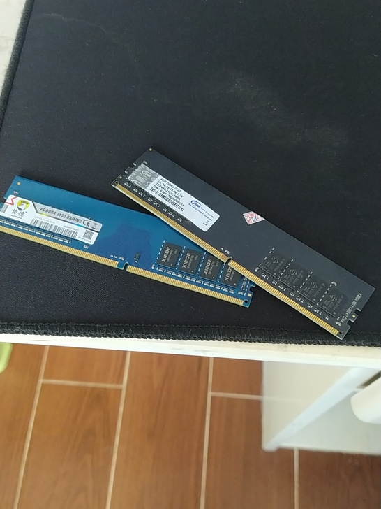 内存双通道DDR4 2133 4+4=8...