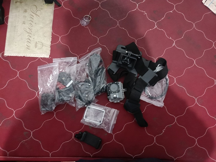 运动相机，摄徒忘记型号了，还有一些配件，便...
