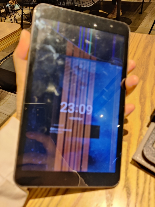 台电p80，2+32g内屏坏了，外屏没问题...