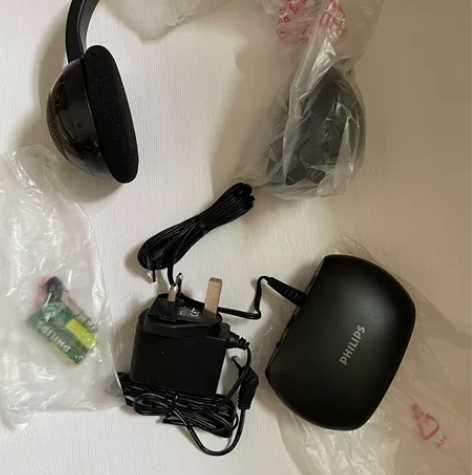 飞利浦耳机。全新! 感兴趣的话点“我想要”...