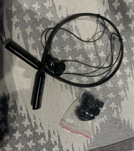 无线运动耳机，带充电线，bach audi...