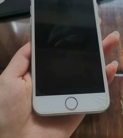 出苹果8白色 64g 95新 外观很好...