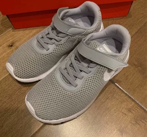 英国海淘的 Nike tanjun 买了黑...