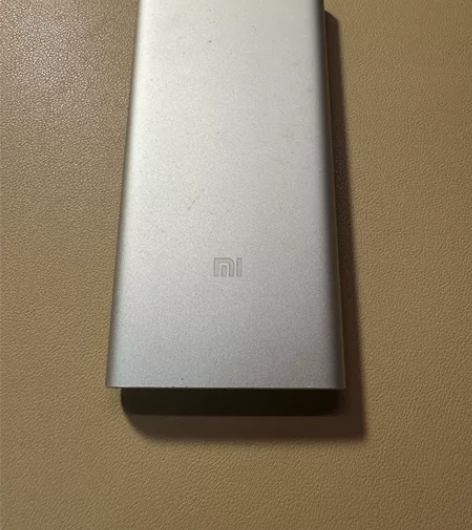 10000mAh 小米充电宝 外观略有刮花...