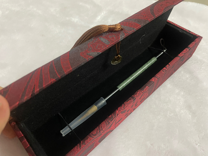 天然翡翠a货毛笔，拍下来送礼盒，标价就是卖...