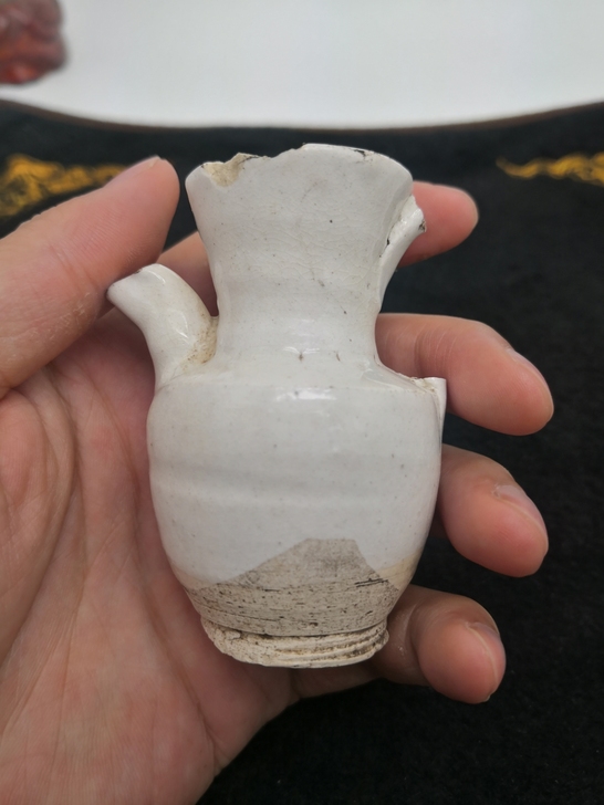 北宋当阳峪窑白釉水注，属于文房用品。白度足...
