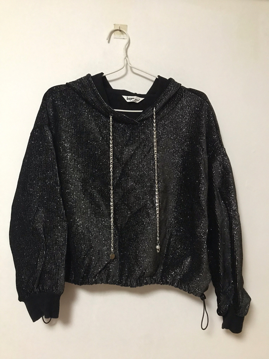 爱衣服卫衣，不大适合自己，几乎全新