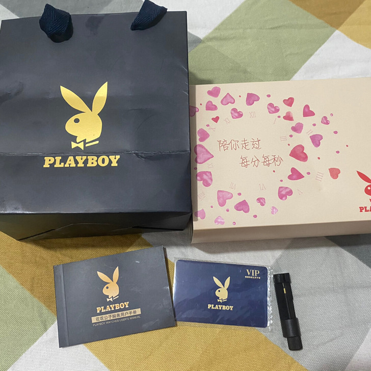 花花公子女款手表,内有手镯,项链,全新。