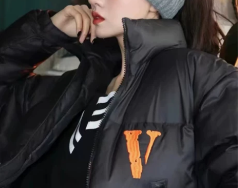 正版VLONE羽绒服女背面哥特字母刺绣加厚...