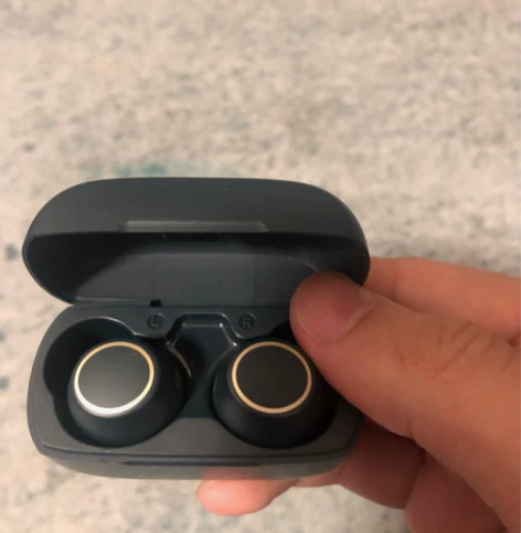 拆开试听了下，降噪很好，但是感觉耳机音质稍...