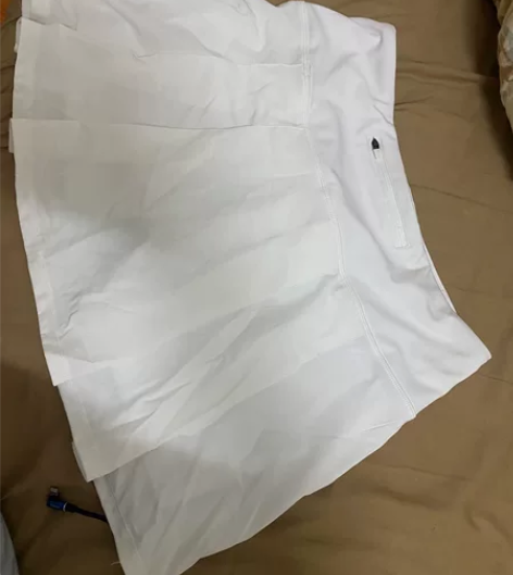 全新,买大了,一次没穿,m码但我感觉有点像...