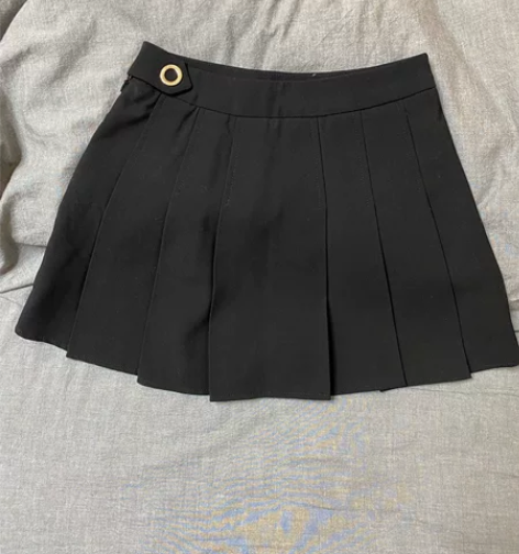 百褶裙，购于实体店 感兴趣的话点“我想要”...