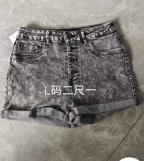 牛仔短裤灰色L码,时尚百搭,实体店 感兴趣...
