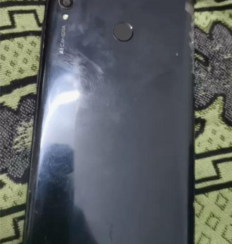 荣耀8xmax黑色6+64的，因为屏幕太大...