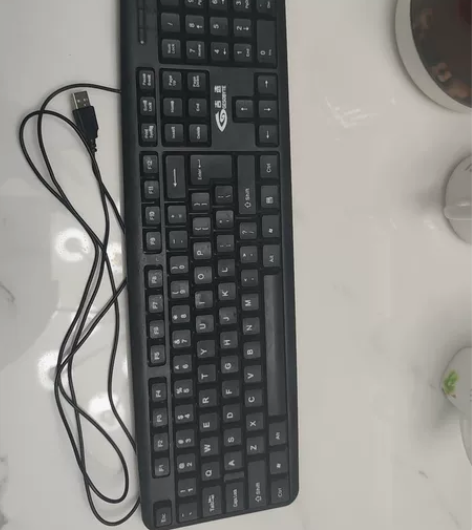 普通键盘,新买的电脑送的键盘,家里有其他的...