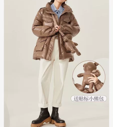 好看的羽绒服,小熊书包一起,黑咖各一件,无...
