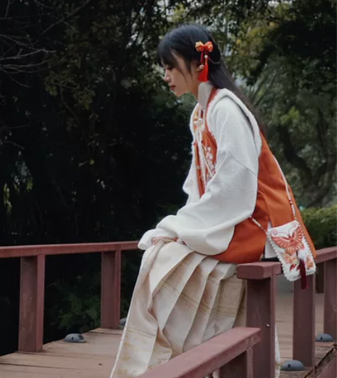 都城南庄汉服小铃铛红比甲拜年汉服汉元素短马...
