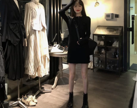 黑色t恤连衣裙女秋长袖辣妹性感包臀运动风短...