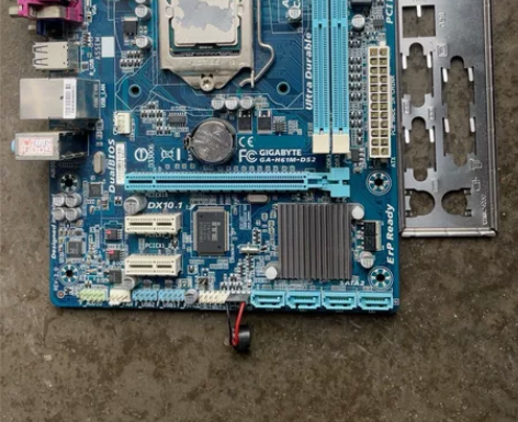 技嘉H61M-DS2主板 清一色    5...