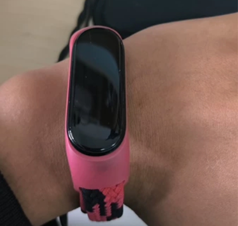 小米手环6 屏幕有一道轻微的划痕,其他正常...
