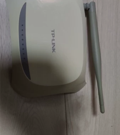 自用路由器可以正常使用带电源和网线,10元...
