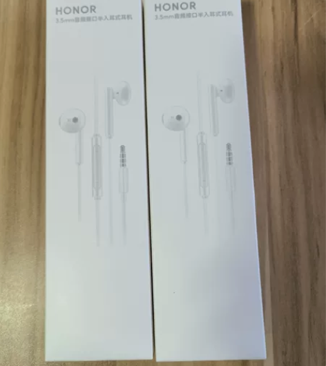 荣耀3.5mm半入耳式耳机,全新未拆封。一...