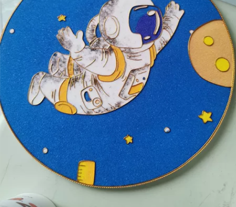 景泰蓝掐丝珐琅工艺画 宇航员 尺寸:直径2...