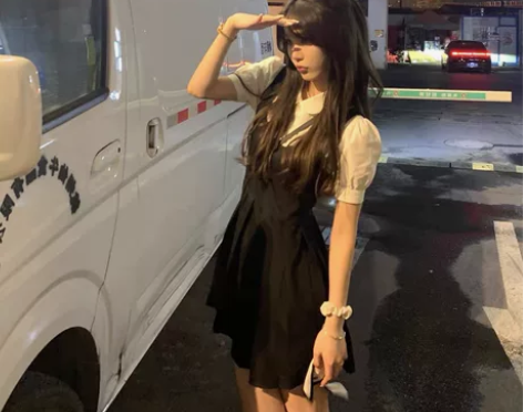 假两件泡泡袖收腰连衣裙女夏季2022新款气...
